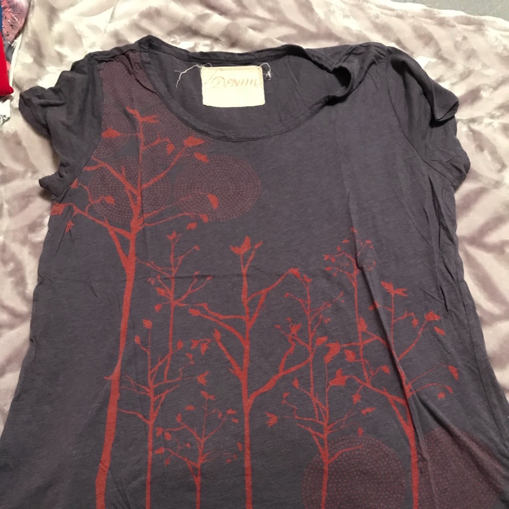 Old navy tee